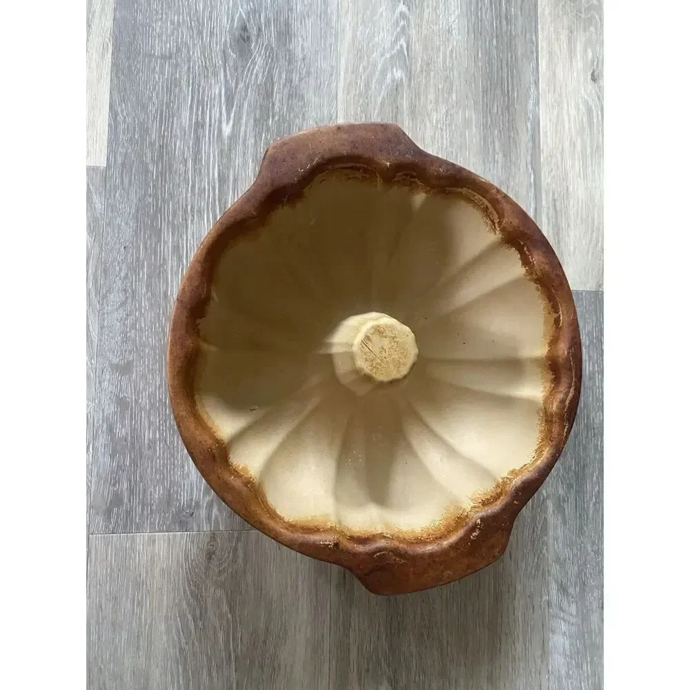 Pampered Chef Family Heritage Stoneware 10 Inch Bundt Baking Fluted Cake Pan